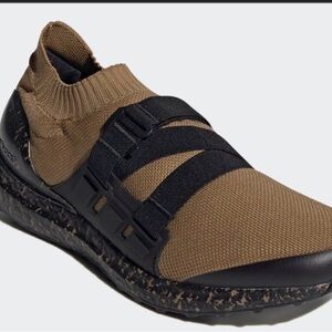 HYKE x Adidas Ultraboot AH-001
New in Box
Size 5.5